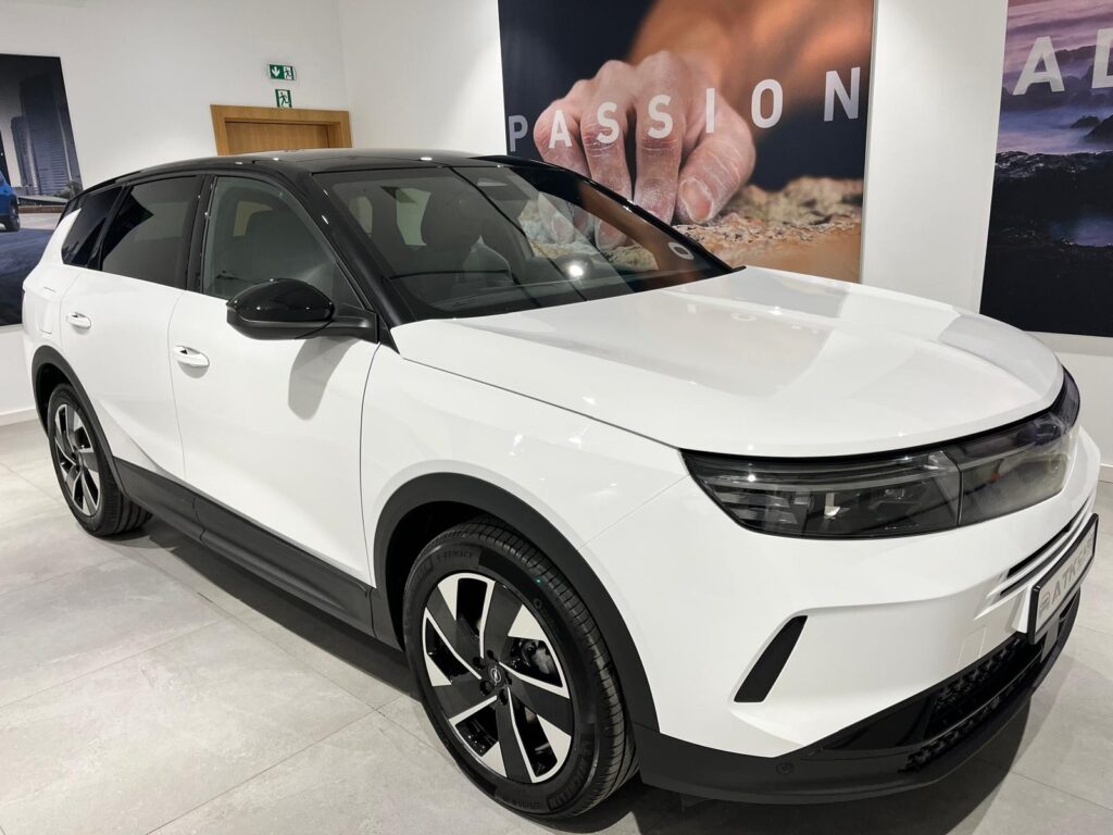 Opel Grandland 1.2 T mHEV GS S&S eDTC6 nowy