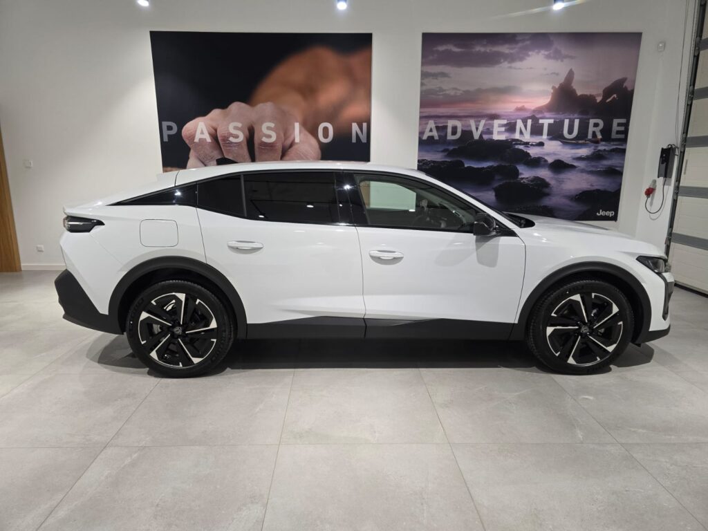 Peugeot 408 Allure HYBRID 145 S&S eDCS6 bez przebiegu