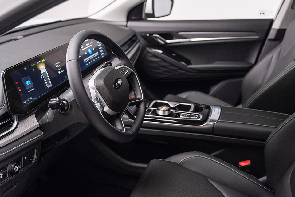 JAC JS6 SUV miejski, grafit