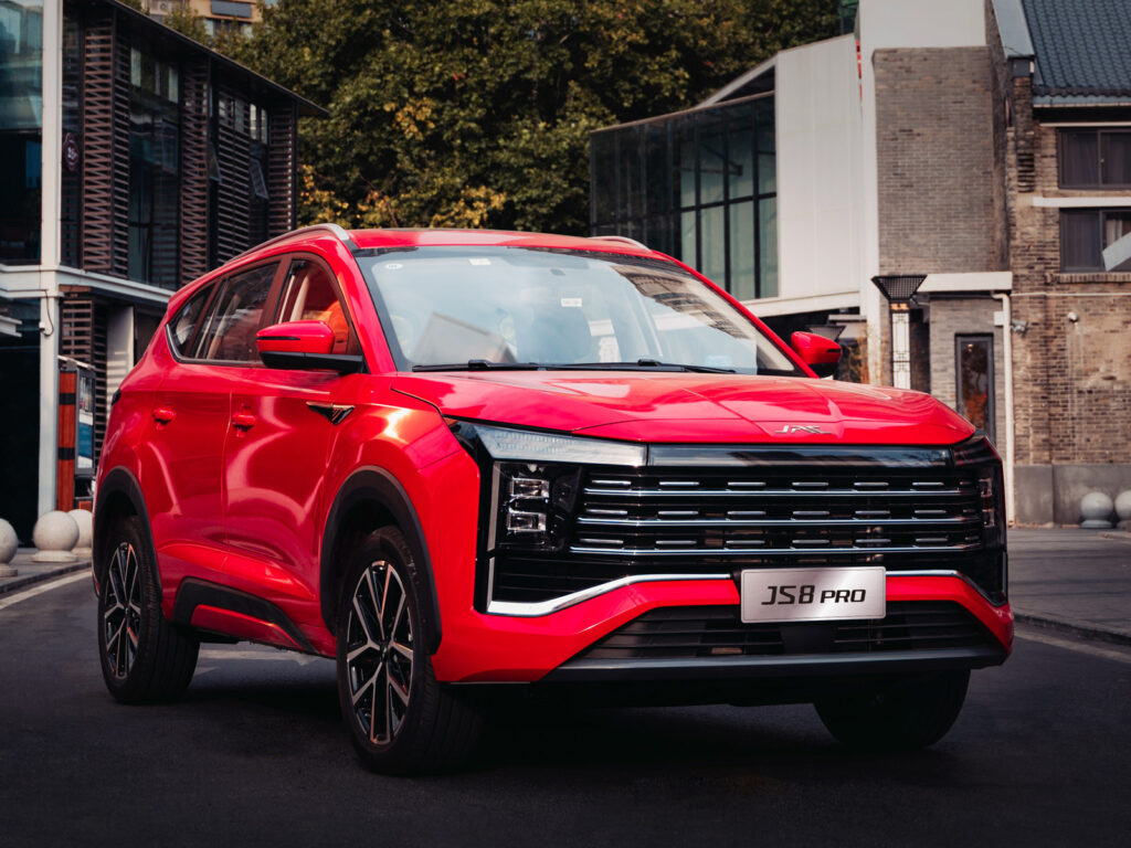 JAC JS8 PRO SUV, wersja 7 osobowa, czerwony