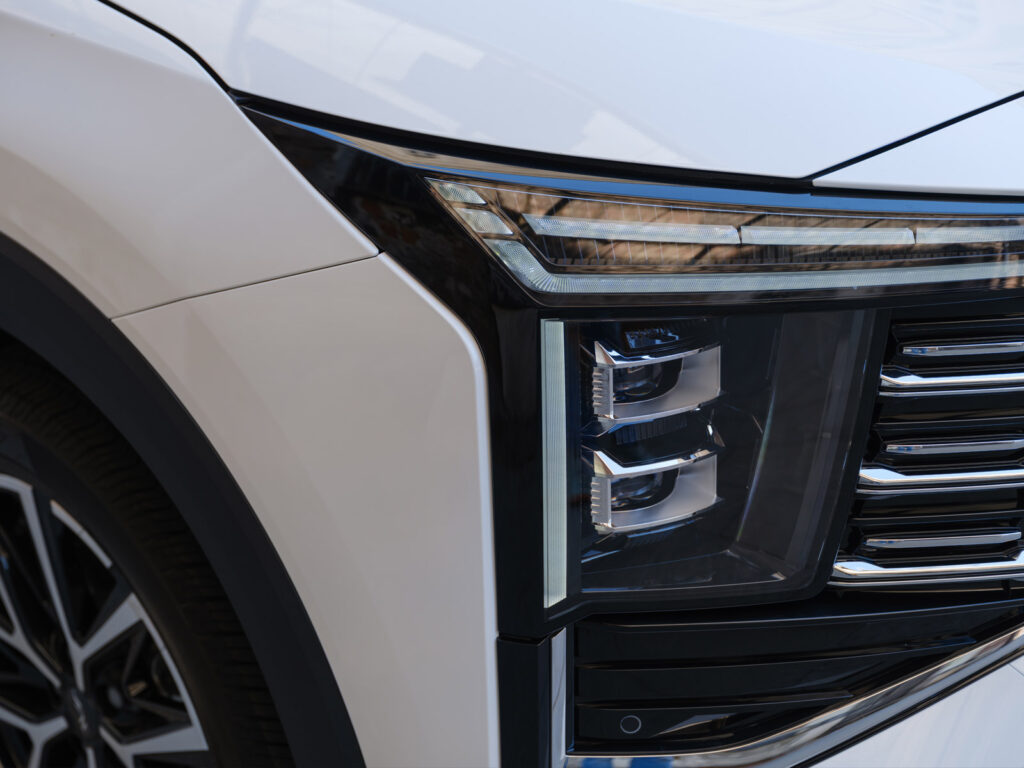 JAC JS8 PRO SUV, wersja 7 osobowa, biały SUV rodziny