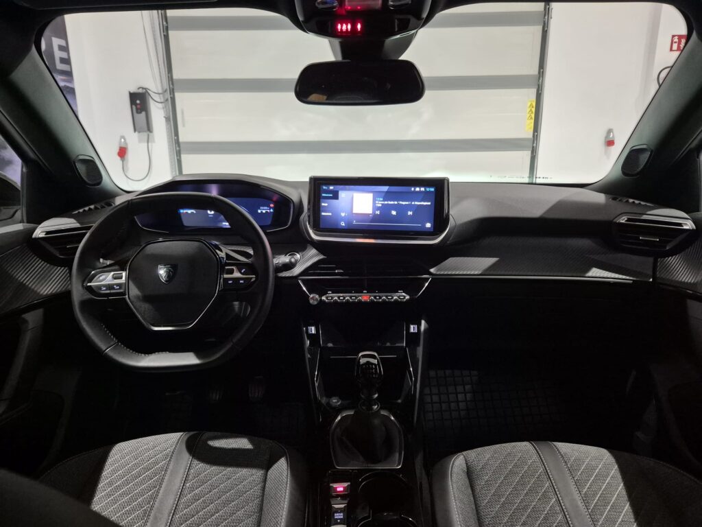 Peugeot 2008 1.2 PureTech 2024 SUV – Allure, niski przebieg