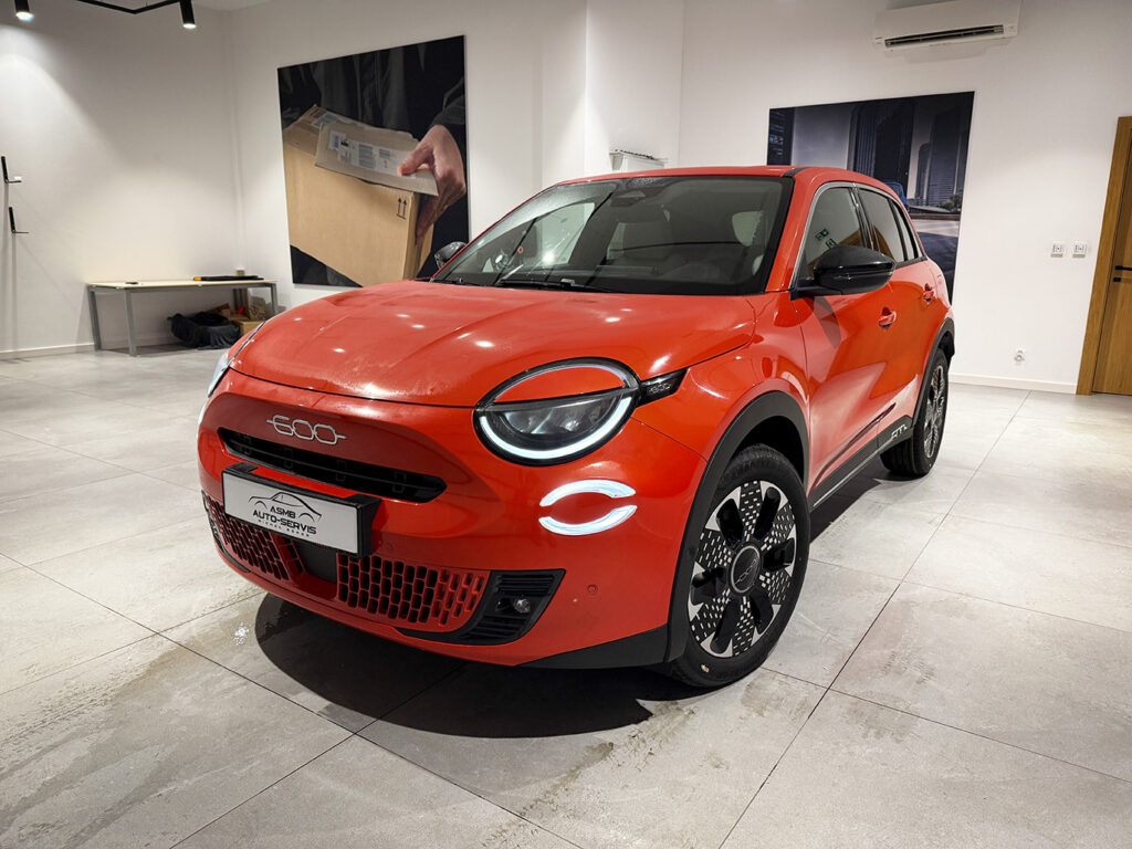 Fiat 600 1.2 Turbo La Prima eDCT kolor czerwony, 145KM