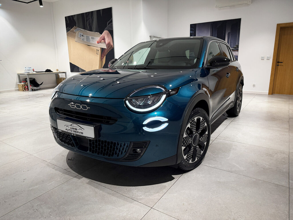 Fiat 600 1.2 Turbo La Prima eDCT kolor niebiski