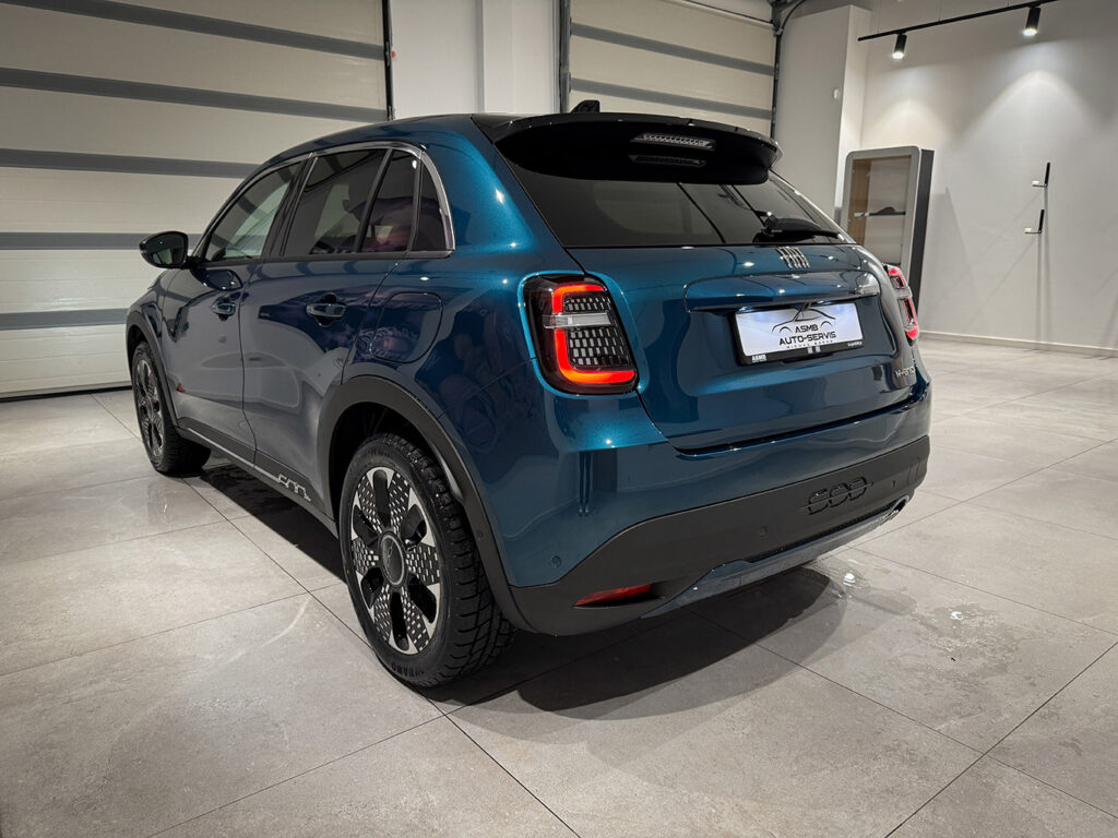 Fiat 600 1.2 Turbo La Prima eDCT kolor niebiski