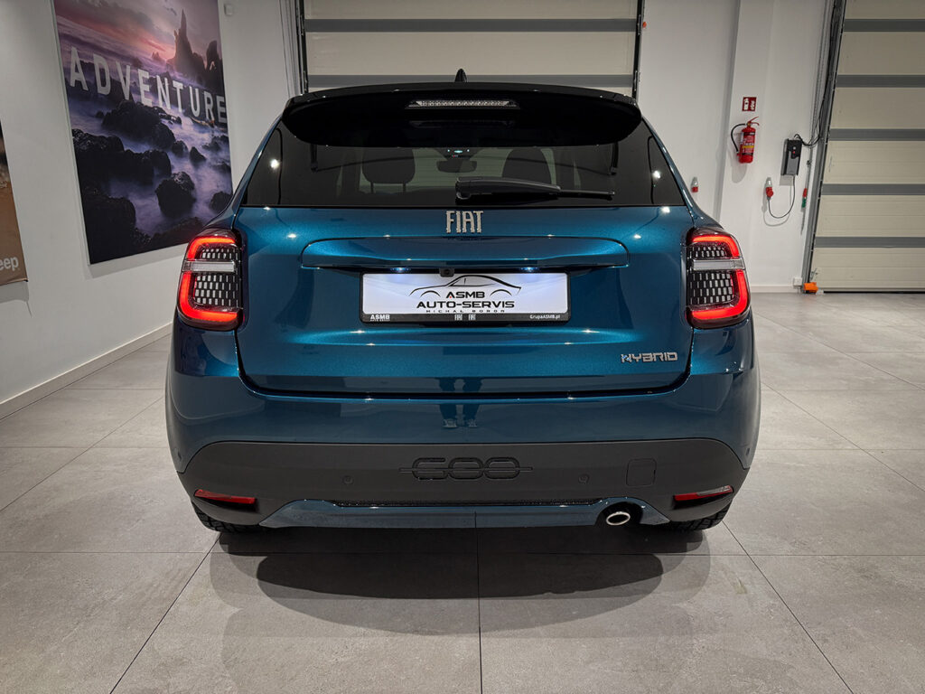 Fiat 600 1.2 Turbo La Prima eDCT kolor niebiski