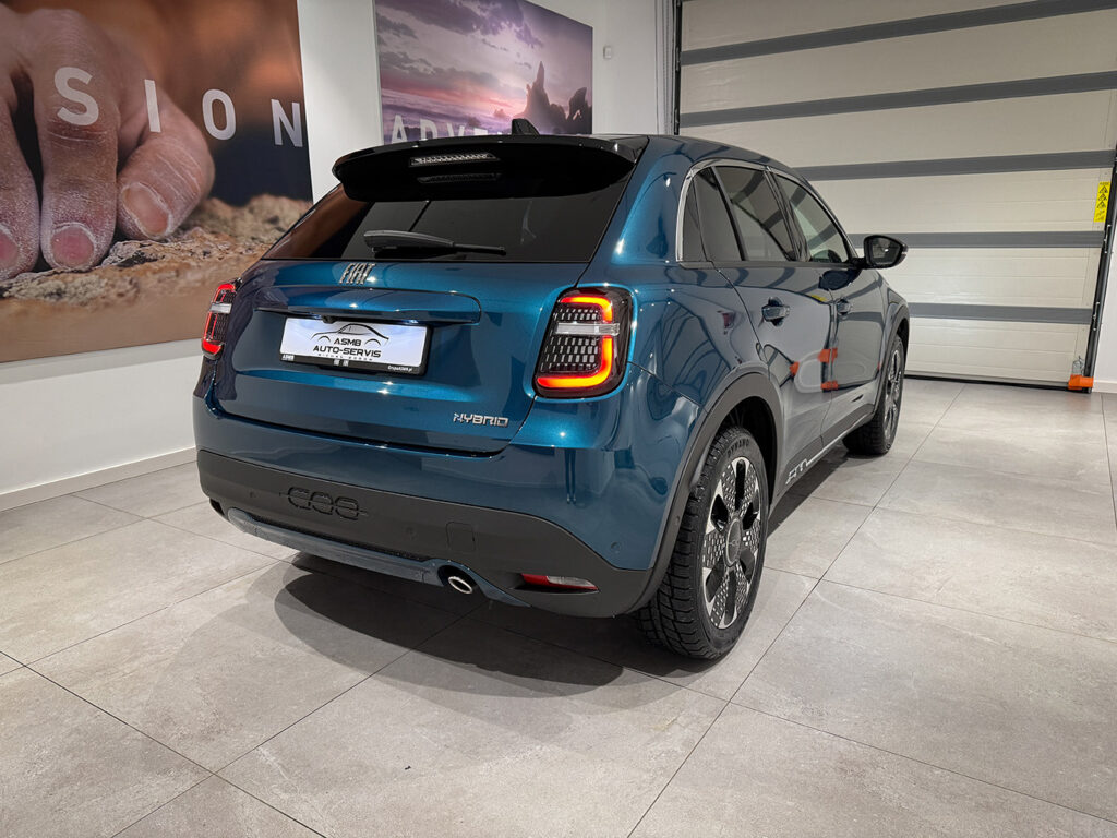 Fiat 600 1.2 Turbo La Prima eDCT kolor niebiski