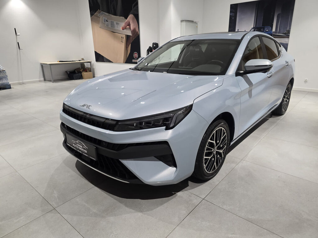 JAC J7 Plus Czarny- 136KM, 200Nm Niebieski