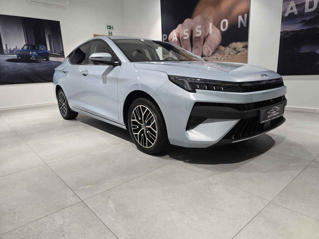 JAC J7 Plus Czarny- 136KM, 200Nm Niebieski