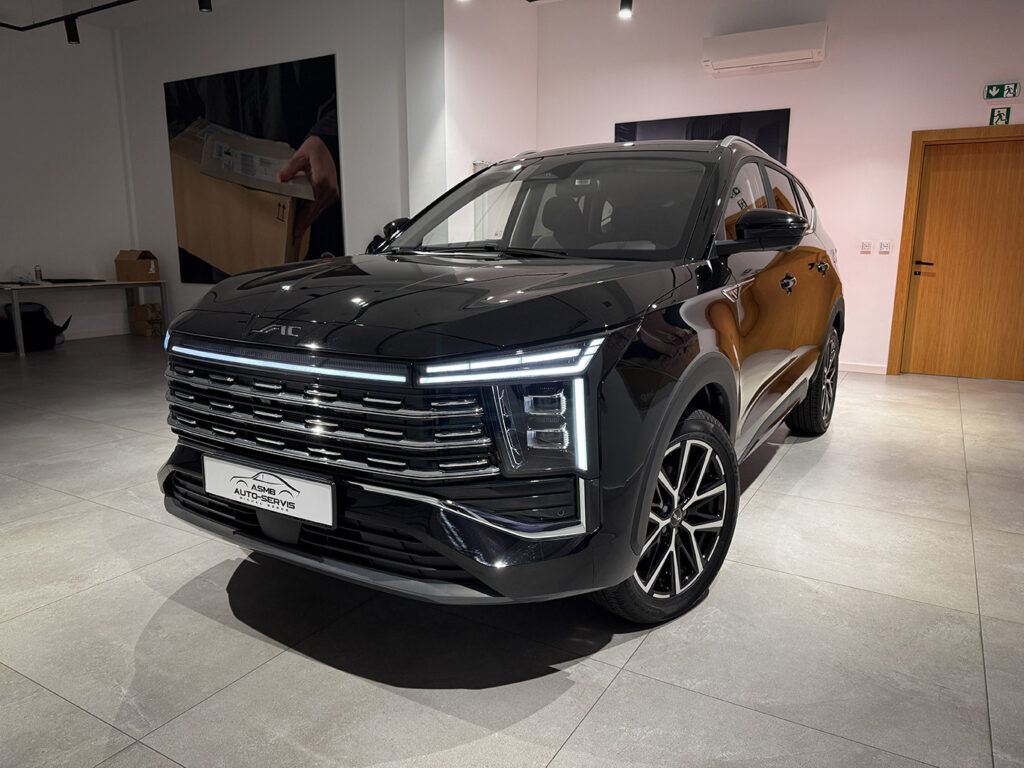 JAC JS8 PRO SUV, wersja 7 osobowa, czarny SUV rodziny