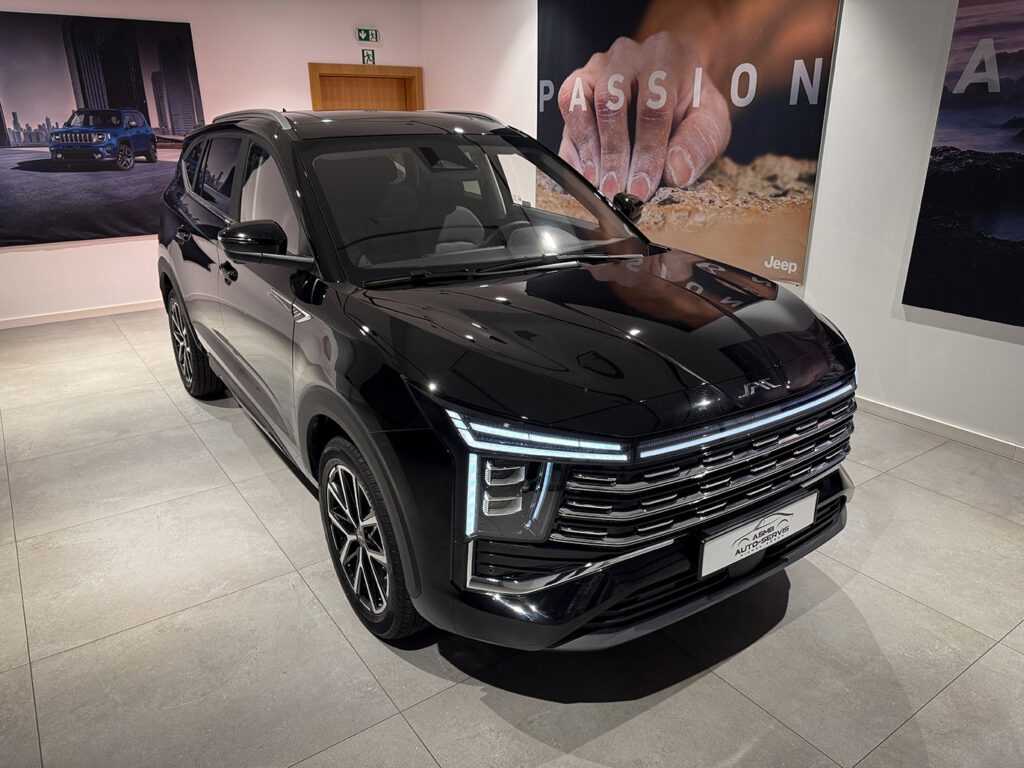 JAC JS8 PRO SUV, wersja 7 osobowa, czarny SUV rodziny