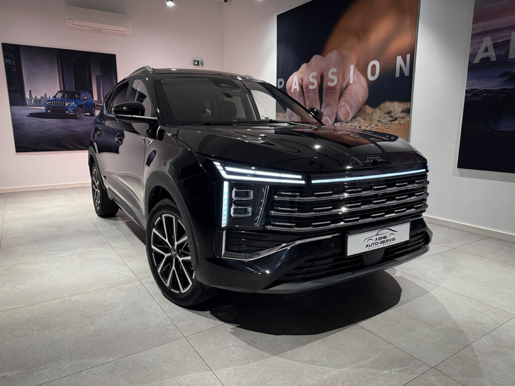 JAC JS8 PRO SUV, wersja 7 osobowa, czarny SUV rodziny