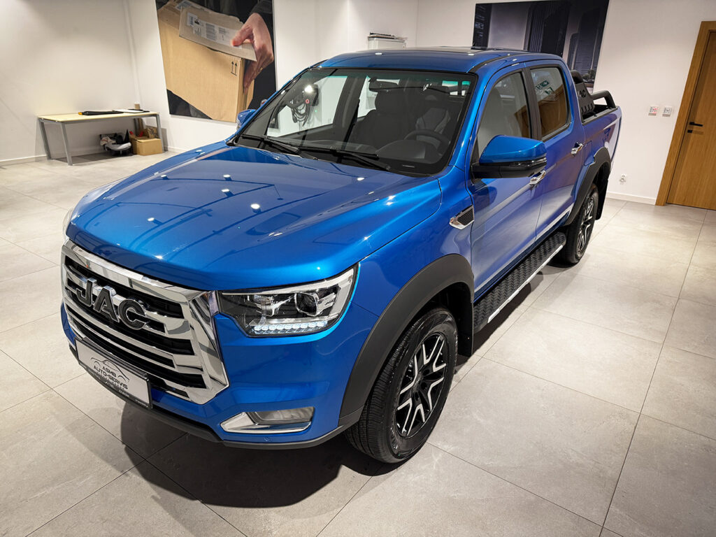 JAC T8 Pro Niebieski Pick-up stworzony do ciężkiej pracy