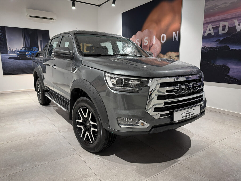 JAC T8 Pro Niebieski Pick-up stworzony do ciężkiej pracy kolor szary