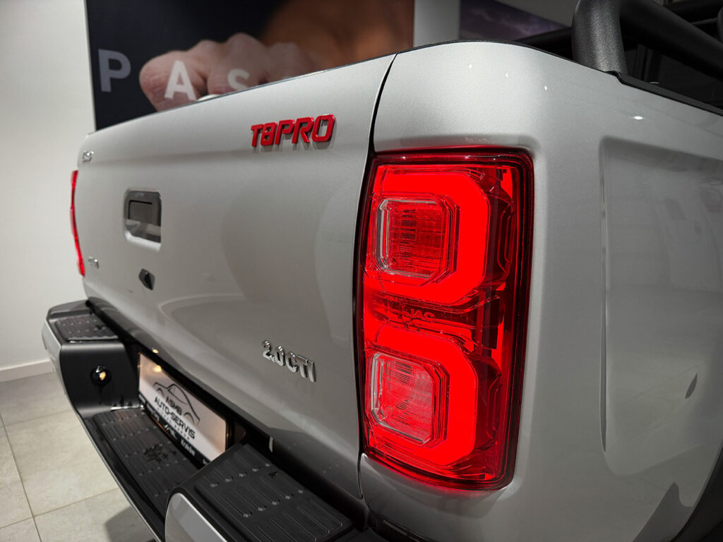 JAC T8 Pro Srebrny Pick-up stworzony do ciężkiej pracy