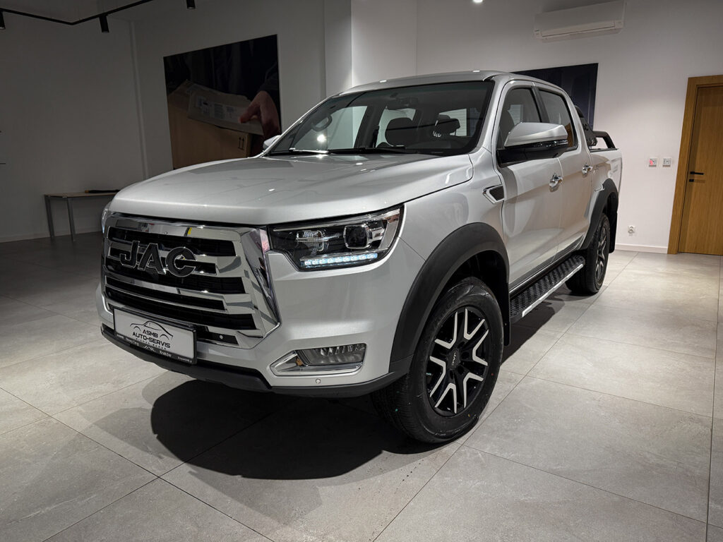 JAC T8 Pro Srebrny Pick-up stworzony do ciężkiej pracy