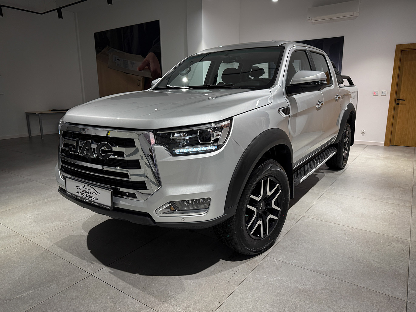 Pick-up JAC T8 Pro z charakterem, moc i terenowe możliwości w rozsądnej cenie.