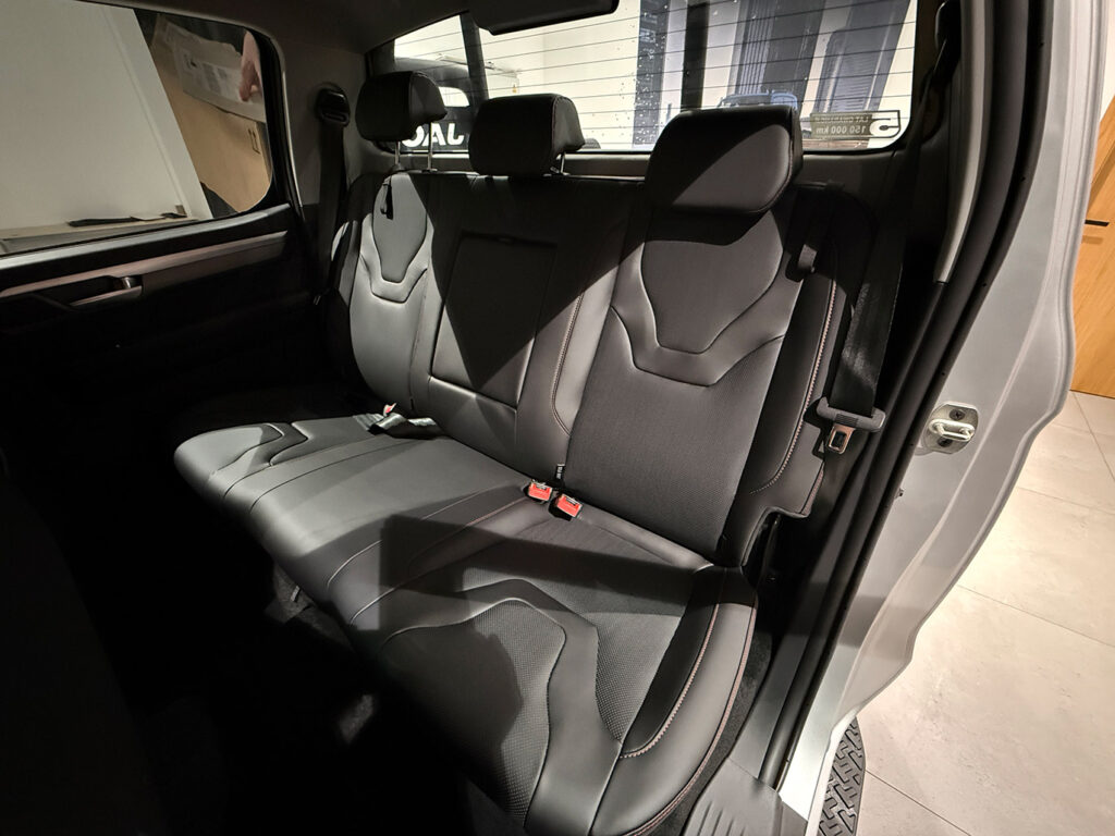 JAC T8 Pro Srebrny Pick-up stworzony do ciężkiej pracy