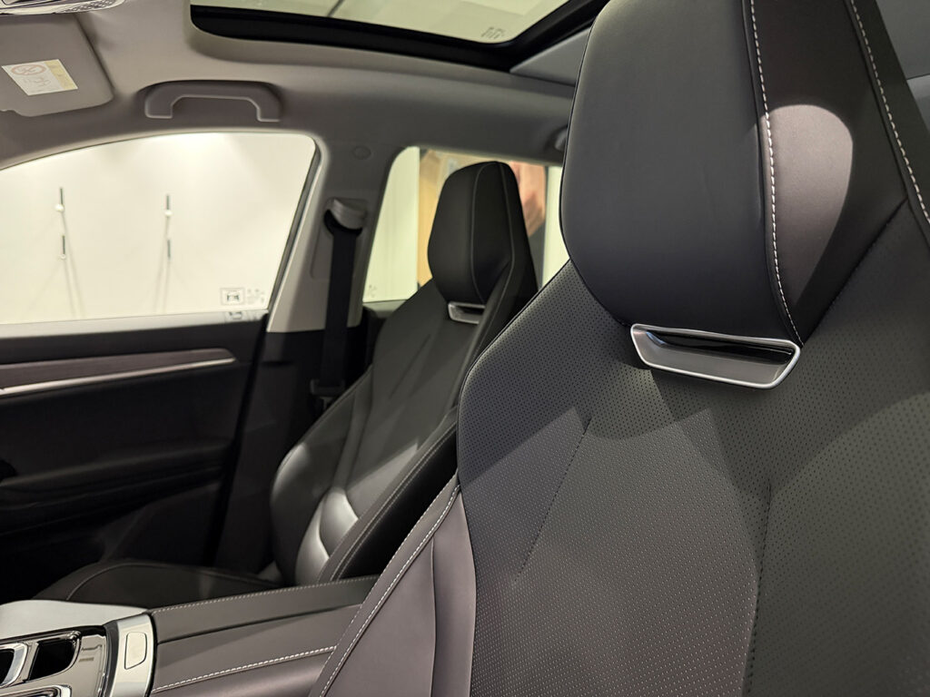 JAC JS6 SUV miejski za jedynie 119 900zł brutto dostępny od ręki błękit