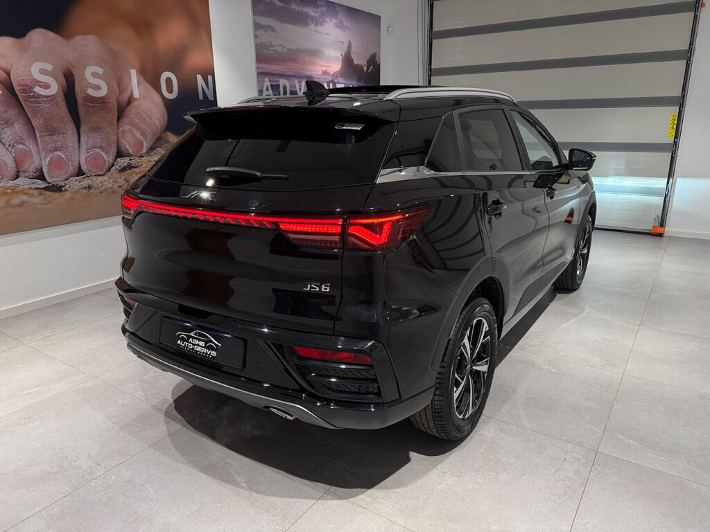 JAC JS6 SUV miejski za jedynie 119 900zł brutto dostępny od ręki czarny