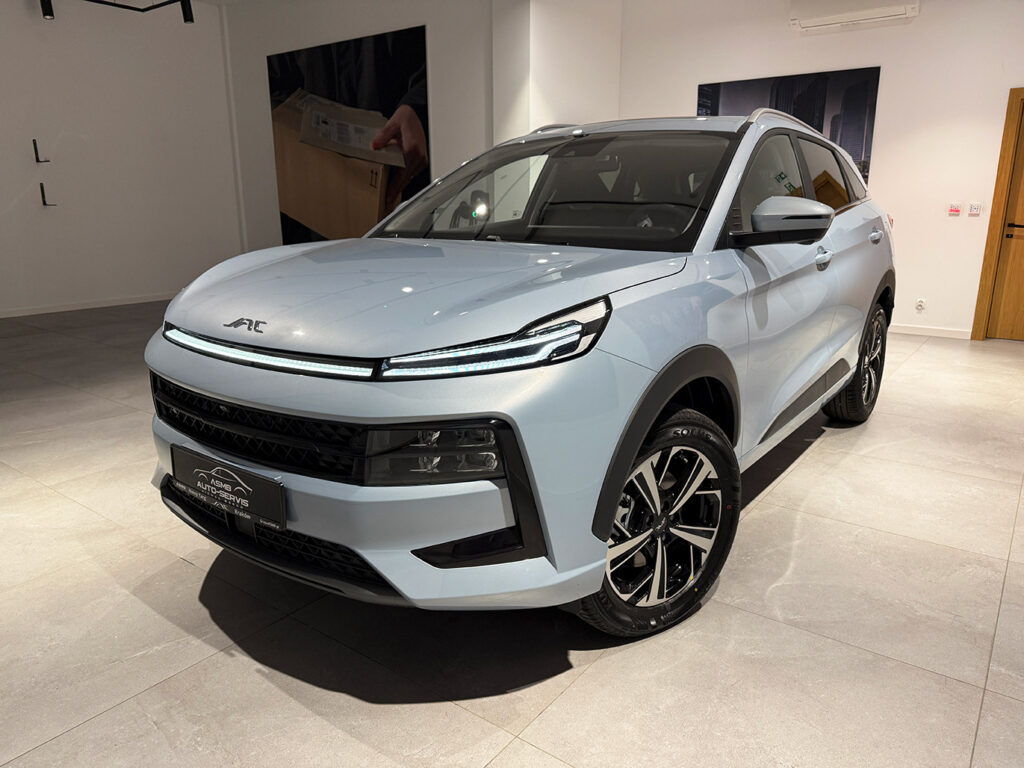 JAC JS6 SUV miejski za jedynie 119 900zł brutto dostępny od ręki błękit