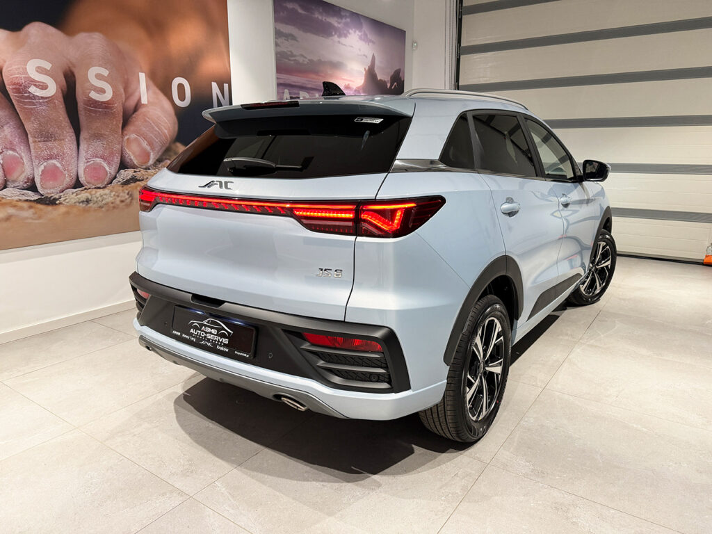 JAC JS6 SUV miejski za jedynie 119 900zł brutto dostępny od ręki błękit
