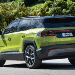 Nowy elektryczny Jeep Compass z zasięgiem do 500km, poczuj wolność dużym SUV'em.