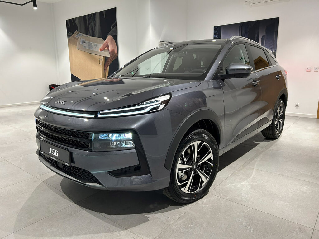 JAC JS6 SUV miejski za jedynie 115 900zł brutto dostępny od ręki, szary