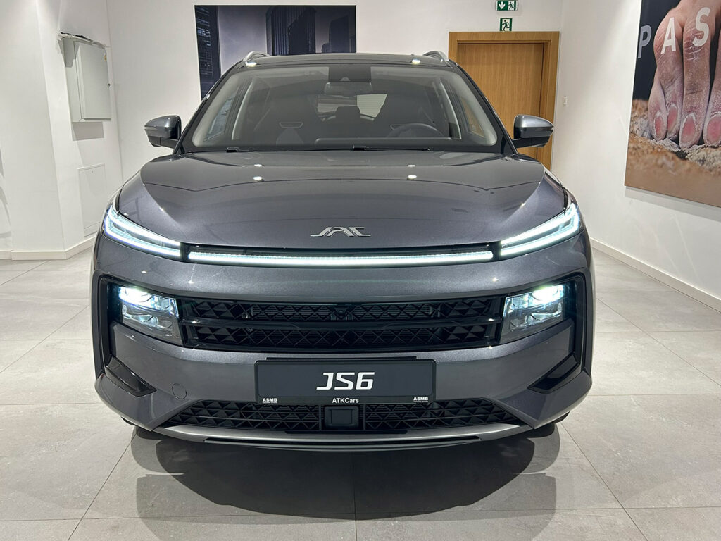 JAC JS6 SUV miejski za jedynie 115 900zł brutto dostępny od ręki, szary