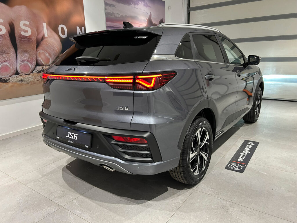 JAC JS6 SUV miejski za jedynie 115 900zł brutto dostępny od ręki, szary