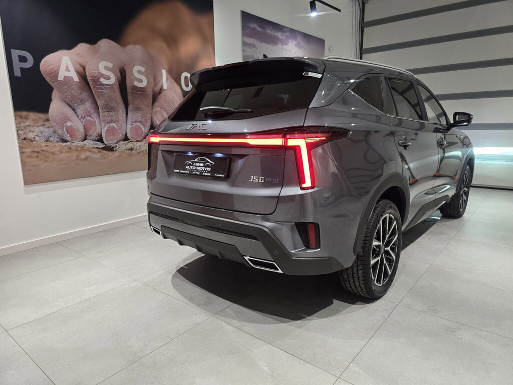 JAC JS8 PRO SUV, wersja 7 osobowa, szary