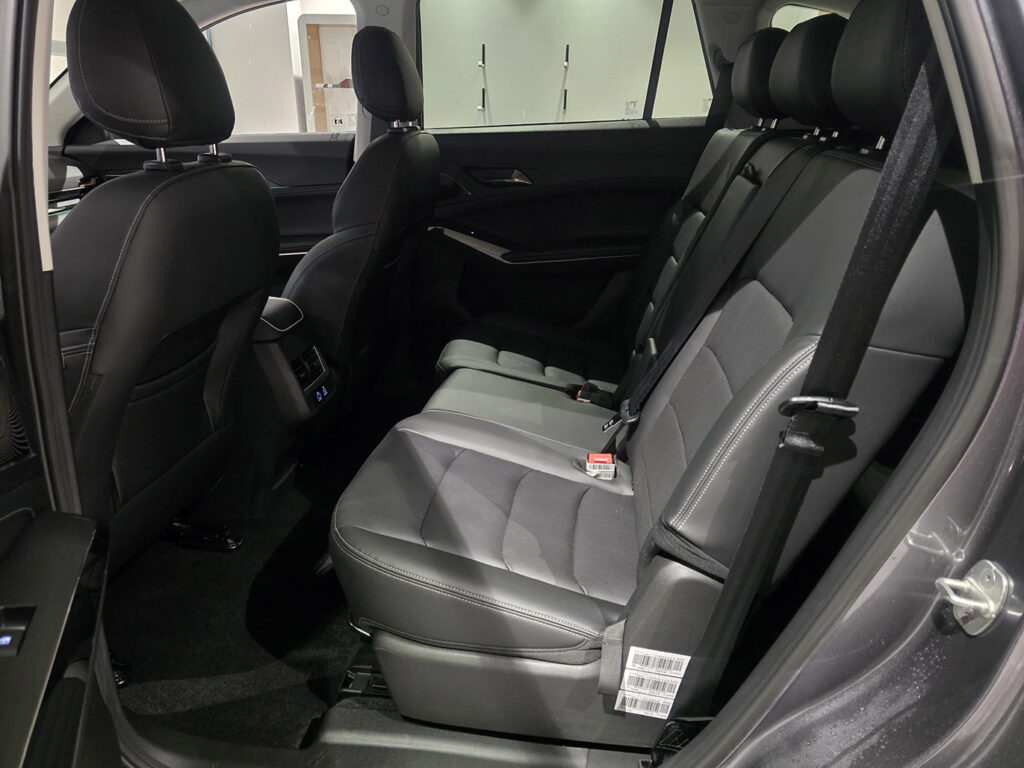 JAC JS8 PRO SUV, wersja 7 osobowa, szary