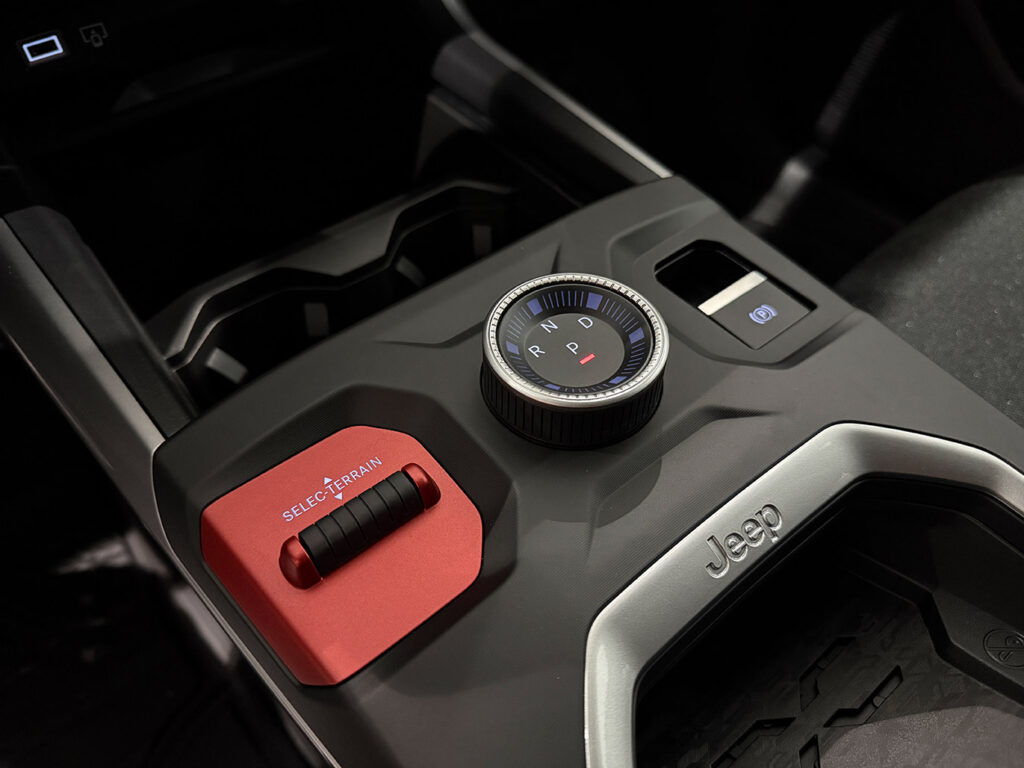 JEEP NOWY COMPASS E-HYBRID ALTITUDE e-Hybrid 145 KM e-DCT6 FWD szary
