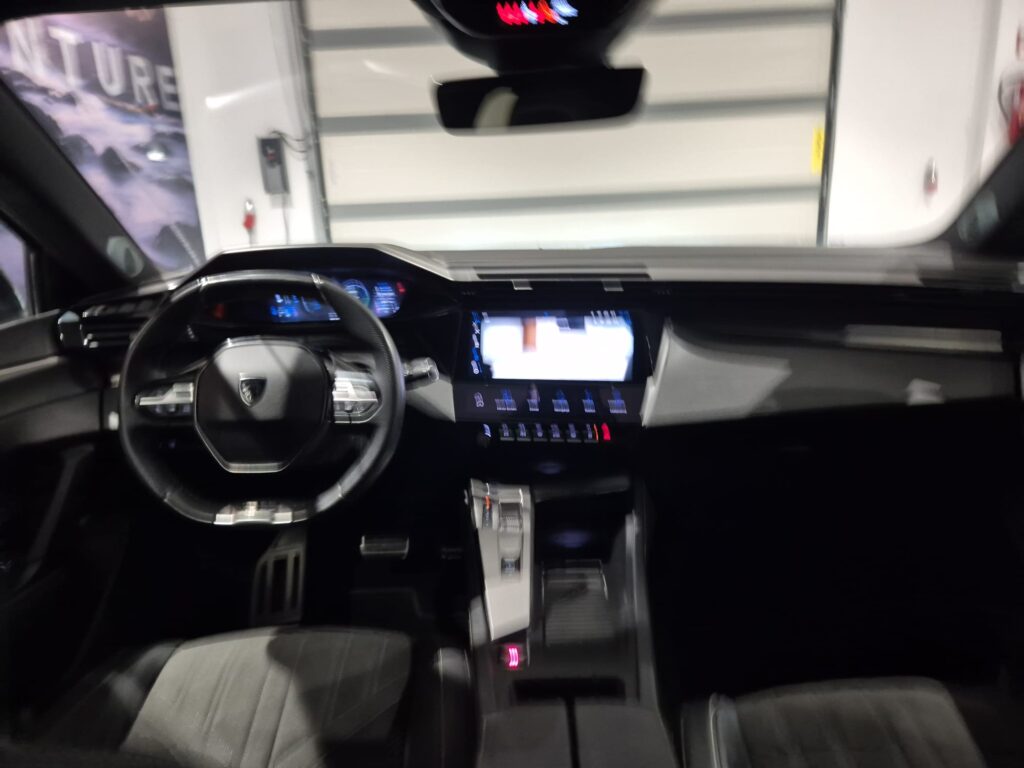 Peugeot 408 GT 2024 – hybryda Plug-In, LED, kamera