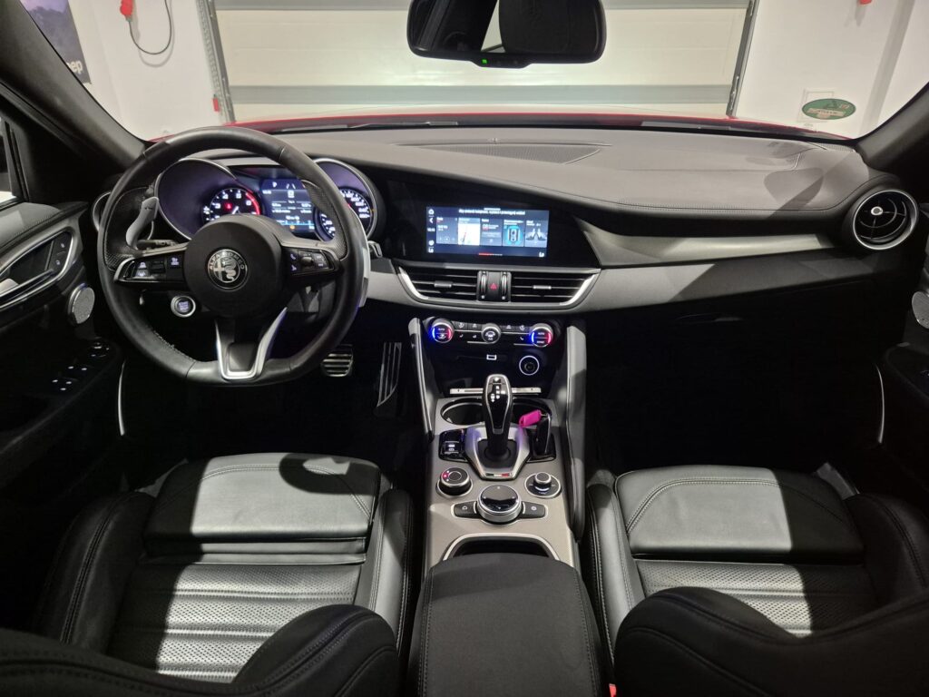 Alfa Romeo Giulia 2.0 Turbo 280 KM - AWD, Kamera, Niski Przebieg