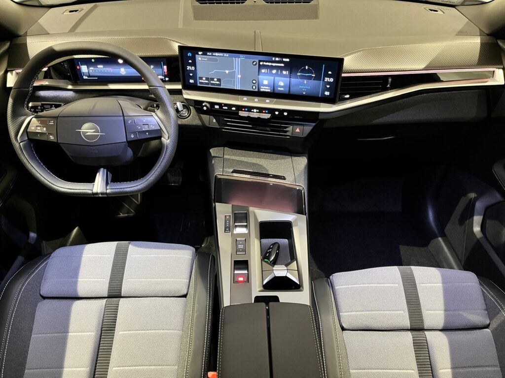 Opel Grandland 1.2 Hybrid GS 136 KM Automat